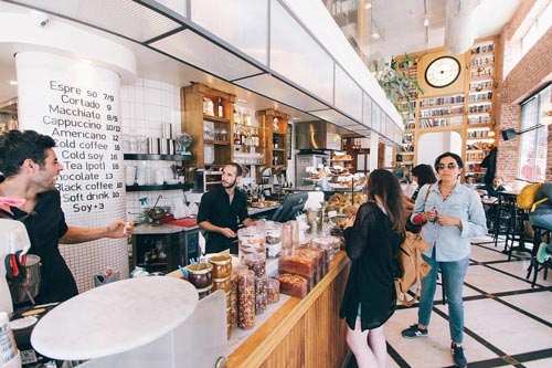 customers-buying-coffee